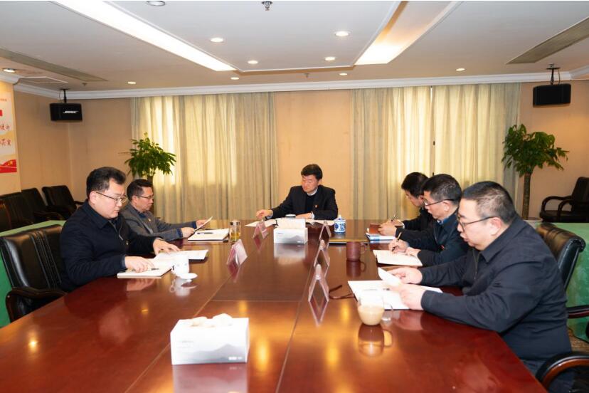 AG真人集团党委召开中心组学习专题钻研 党的十九届四中全会及省委十一届六次 全会精神