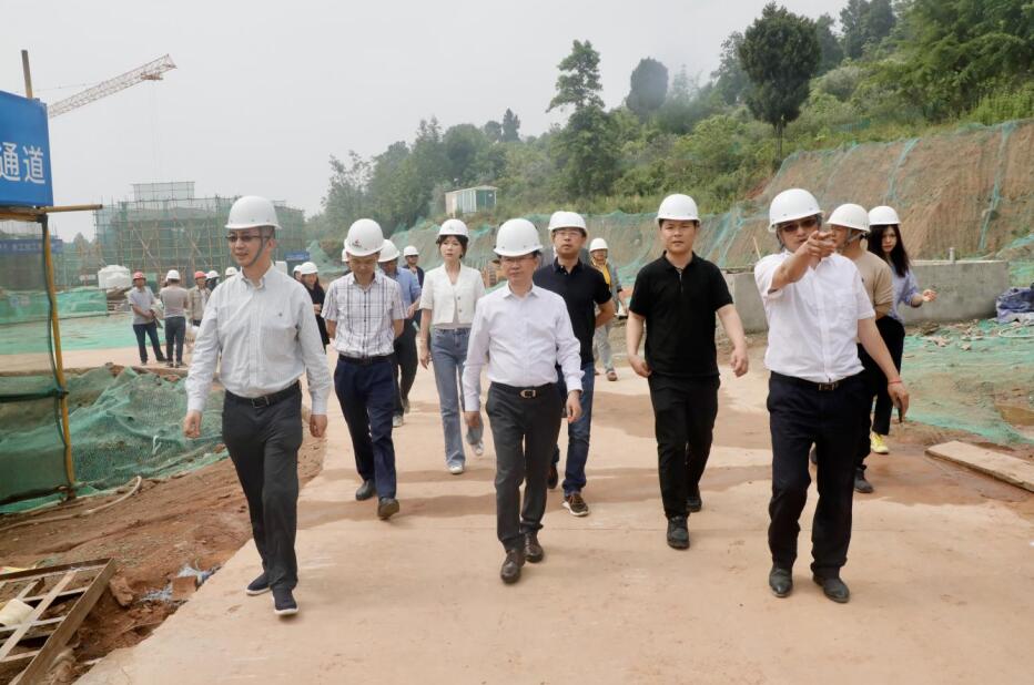 AG真人集团“做大影响力”专责事情组调研聚峰谷项目