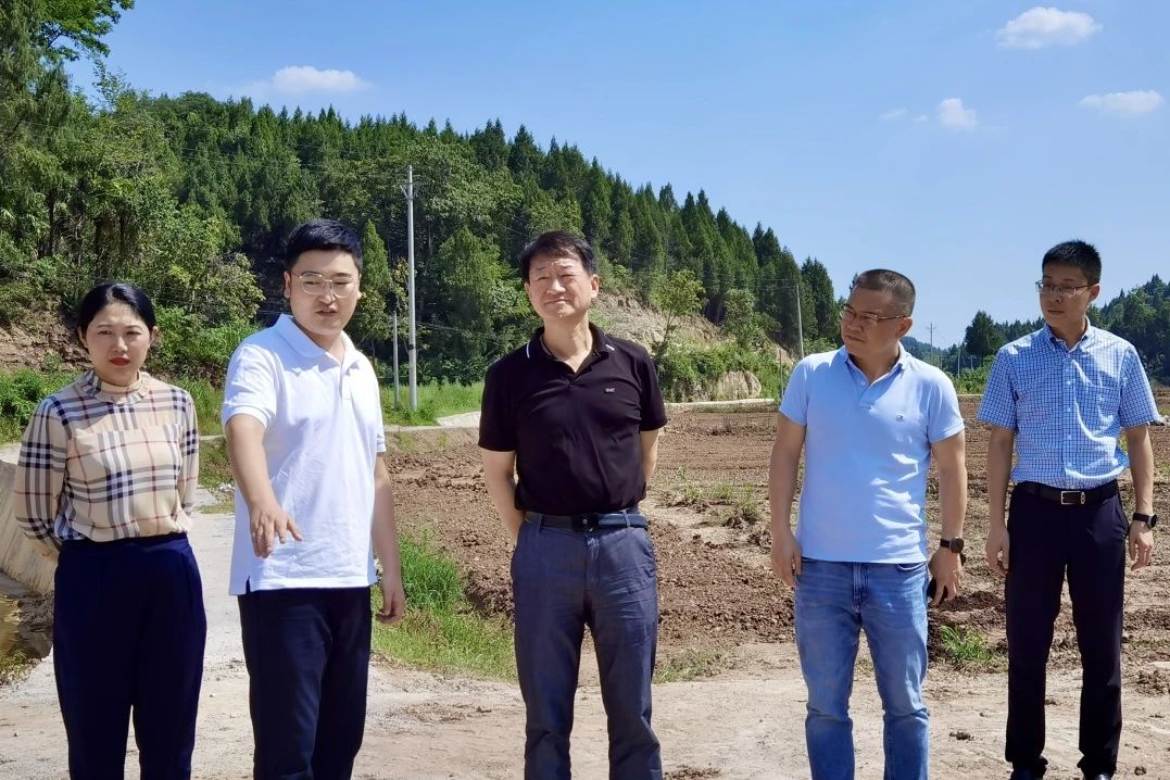 省AG真人集团党委书记、董事长任丁率队赴巴中南充两地开展帮扶事情