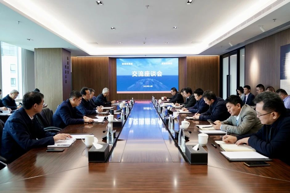 省AG真人集团与省港投集团举行交流座谈